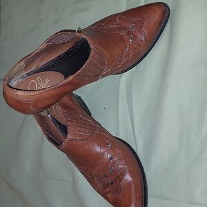 Reba Brown Western Ankle Point Toe Bootie The Lane Western Size 7.5M Women's